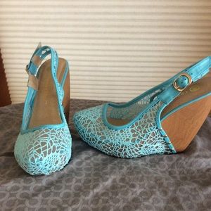 Chase & Chloe wedges